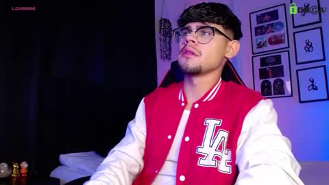 Isaac Saenz. online show from December 4, 2025, 12:31 am