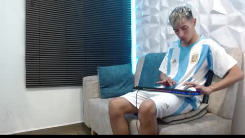 Snapshot of isaac_tan chatting on September 20, 2025, 4:13 am Isaac tan online show from September 20, 2025, 4:13 am