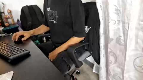 Isaac online show from September 30, 2025, 1:54 am