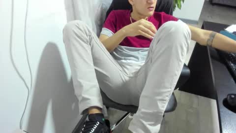 Isaac online show from October 7, 2025, 2:09 am