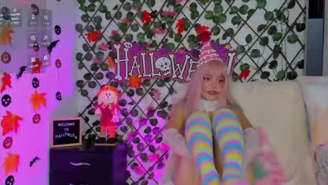 Snapshot of isabel_jamess chatting on October 31, 2025, 2:51 pm Isa online show from October 31, 2025, 2:51 pm