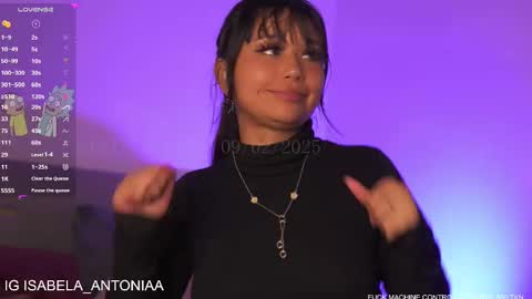 Snapshot of isabela_antonia_ chatting on February 14, 2025, 9:34 am online show from February 14, 2025, 9:34 am