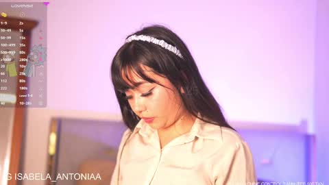 Snapshot of isabela_antonia_ chatting on March 4, 2025, 8:02 am online show from March 4, 2025, 8:02 am