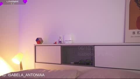 Snapshot of isabela_antonia_ chatting on October 12, 2025, 12:04 pm online show from October 12, 2025, 12:04 pm