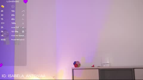 Snapshot of isabela_antonia_ chatting on October 15, 2025, 12:27 pm online show from October 15, 2025, 12:27 pm