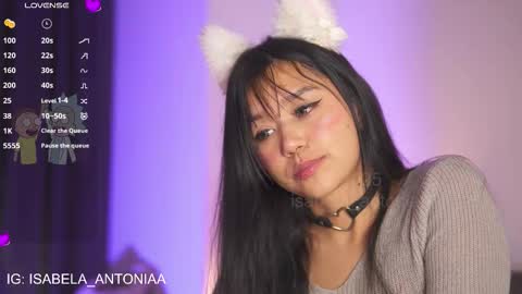 Snapshot of isabela_antonia_ chatting on November 9, 2025, 10:24 am online show from November 9, 2025, 10:24 am