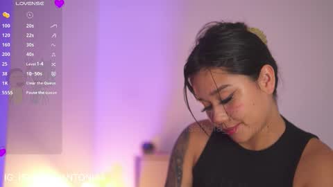 Snapshot of isabela_antonia_ chatting on November 18, 2025, 1:04 pm online show from November 18, 2025, 1:04 pm