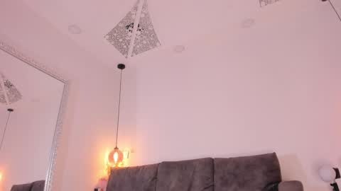 Isabela online show from October 21, 2025, 12:06 pm