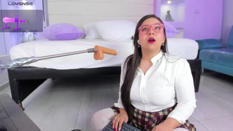 Snapshot of isabella_daniell chatting on February 4, 2025, 3:33 am Isa online show from February 4, 2025, 3:33 am