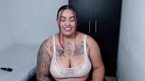 Snapshot of isabella_hots chatting on November 28, 2025, 1:19 am estefania online show from November 28, 2025, 1:19 am