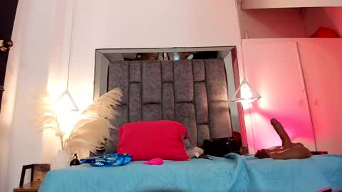  Isabel Lopez online show from February 16, 2025, 12:43 pm