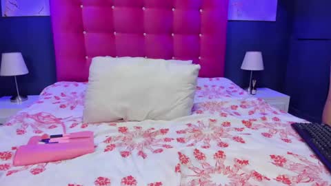 Snapshot of isabella_lovestory chatting on December 15, 2025, 8:57 pm isabella lovestory online show from December 15, 2025, 8:57 pm