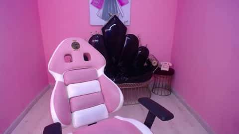 Snapshot of isabella_mendez_1 chatting on October 29, 2025, 2:19 pm Isa online show from October 29, 2025, 2:19 pm