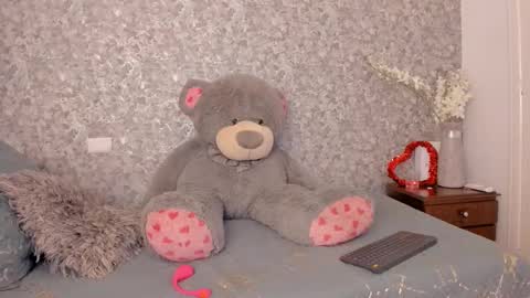 Snapshot of isabella_roberts13 chatting on February 15, 2025, 8:01 pm isa online show from February 15, 2025, 8:01 pm