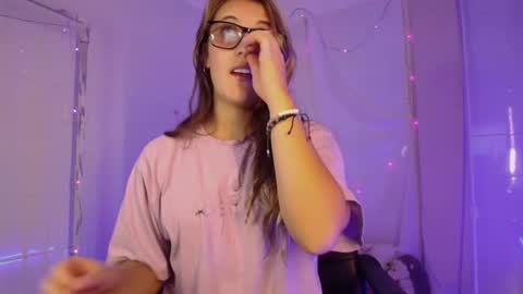 Isabella Rros online show from October 8, 2025, 12:52 am