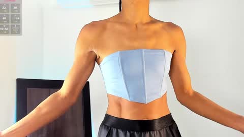 Snapshot of isabella_savina chatting on December 14, 2024, 9:13 pm Isabella online show from December 14, 2024, 9:13 pm