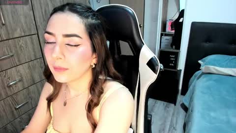 Snapshot of isabella_sea chatting on December 9, 2024, 1:18 am Isabella Sea online show from December 9, 2024, 1:18 am