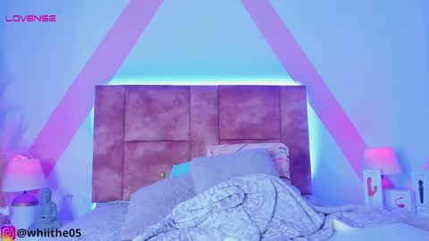 Snapshot of isabella_whiite chatting on February 24, 2025, 8:03 pm Isabella White online show from February 24, 2025, 8:03 pm