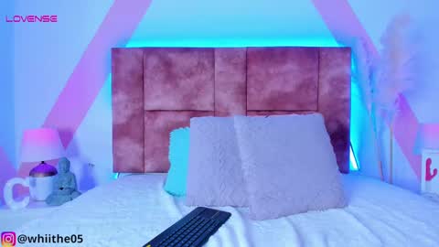 Snapshot of isabella_whiite chatting on February 27, 2025, 1:49 pm Isabella White online show from February 27, 2025, 1:49 pm