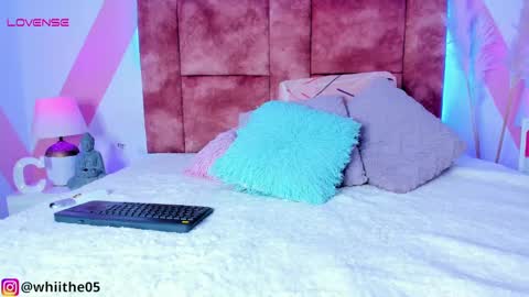 Snapshot of isabella_whiite chatting on March 6, 2025, 7:21 pm Isabella White online show from March 6, 2025, 7:21 pm