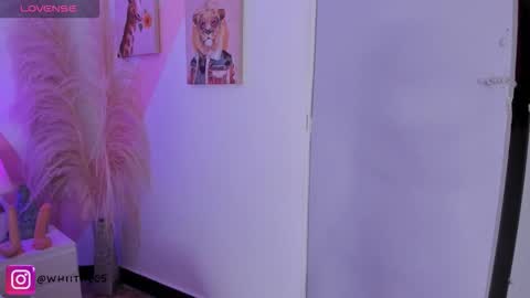 Snapshot of isabella_whiite chatting on October 15, 2025, 6:08 pm Isabella White online show from October 15, 2025, 6:08 pm