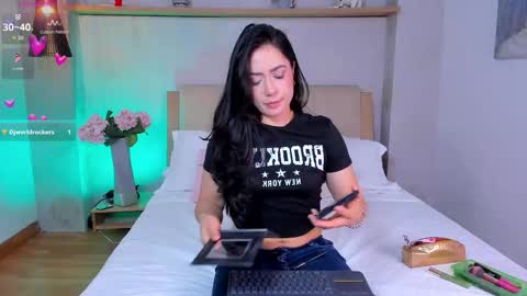 isabella_winkler online show from October 12, 2025, 2:38 pm