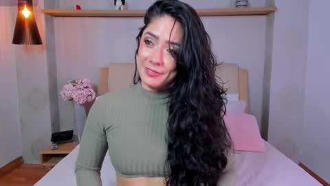 isabella_winkler online show from November 1, 2025, 1:02 pm