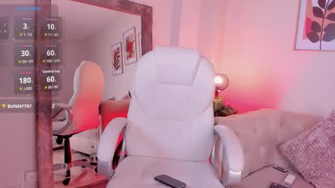 isabella_winkler online show from November 24, 2025, 6:40 pm