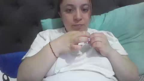 isabellaa_hills_ online show from September 25, 2025, 3:27 pm