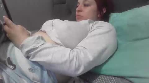 isabellaa_hills_ online show from October 8, 2025, 5:32 pm