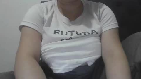 isabellaa_hills_ online show from October 31, 2025, 3:35 pm