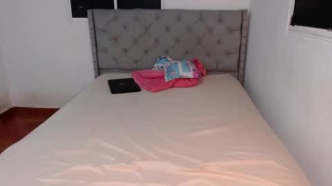 Snapshot of isabellaa_love_ chatting on October 12, 2025, 12:42 am IM ISABELLA online show from October 12, 2025, 12:42 am