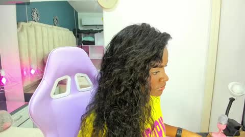 Snapshot of isabellabroms21 chatting on January 4, 2025, 8:48 pm    v online show from January 4, 2025, 8:48 pm