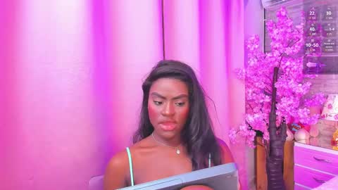 Snapshot of isabellabroms21 chatting on February 9, 2025, 11:25 pm    v online show from February 9, 2025, 11:25 pm