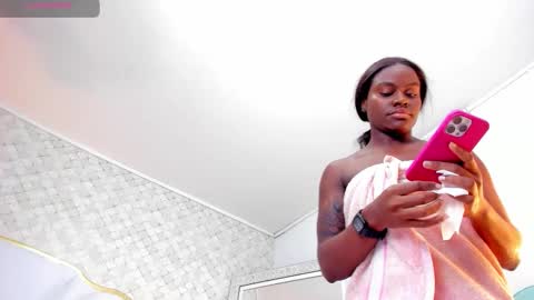 Snapshot of isabellabroms21 chatting on October 8, 2025, 9:56 pm    v online show from October 8, 2025, 9:56 pm