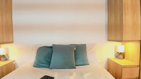 Isabella  online show from November 15, 2025, 2:24 pm