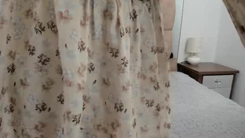 isabellakai online show from October 21, 2025, 2:29 pm