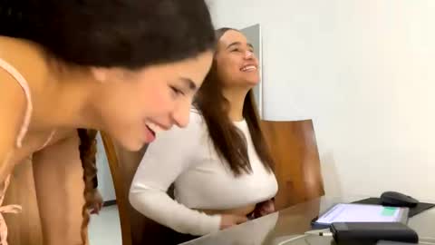 Snapshot of isabellakoffs chatting on January 3, 2025, 2:32 am Isabella.. back again online show from January 3, 2025, 2:32 am