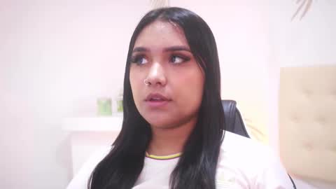 Snapshot of isabelle_lane chatting on December 3, 2025, 12:25 pm online show from December 3, 2025, 12:25 pm