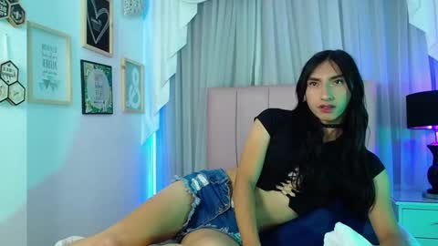 Isabelle Daza online show from December 2, 2025, 1:05 pm