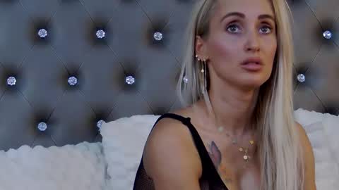 IsabelleEthan online show from February 4, 2025, 5:53 am