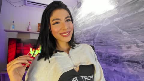 Snapshot of isabellefoxx chatting on January 11, 2025, 5:20 am Isa online show from January 11, 2025, 5:20 am