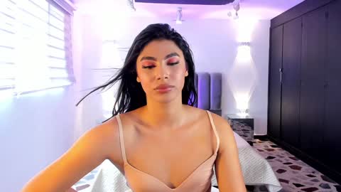 Snapshot of isabellefoxx chatting on February 5, 2025, 5:53 pm Isa online show from February 5, 2025, 5:53 pm