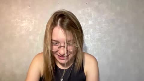 Snapshot of isabellekropidlowski chatting on October 17, 2025, 11:46 am Im Olivia online show from October 17, 2025, 11:46 am