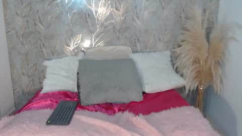 isabellj28 online show from October 30, 2025, 6:15 am