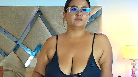 Snapshot of isabellmendez_ chatting on September 10, 2025, 6:52 pm IsabellMendez online show from September 10, 2025, 6:52 pm