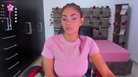 Hi mi name is Isabel  online show from December 4, 2024, 8:51 pm