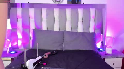 Snapshot of isadiazz chatting on November 16, 2025, 4:18 am Isa online show from November 16, 2025, 4:18 am