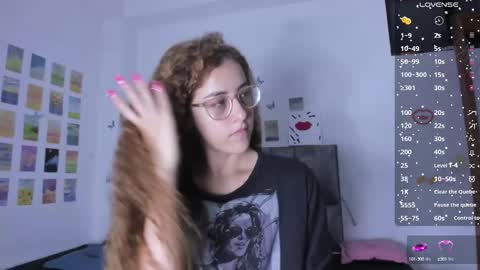 Isabela  online show from February 7, 2025, 3:23 am