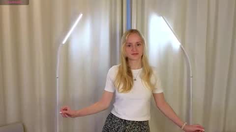 Snapshot of isauraluciano chatting on December 1, 2025, 5:12 am Olivia online show from December 1, 2025, 5:12 am